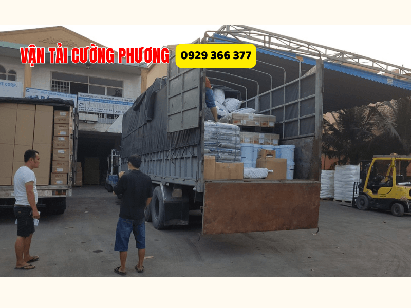 xe tải chở hàng quận 6